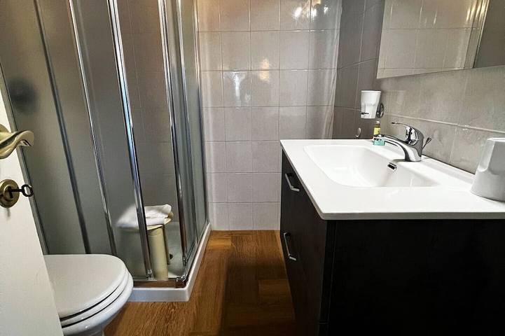 Appartamento intero, Bilocale con vista lago laterale in Bardolino, Prealpi Gardesane