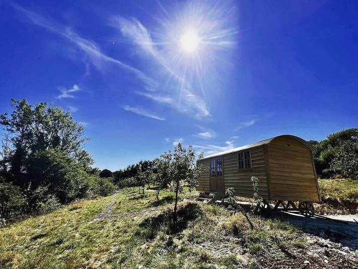 Robins Retreat - orchard with hot tub - see extras in Alfriston, East Sussex