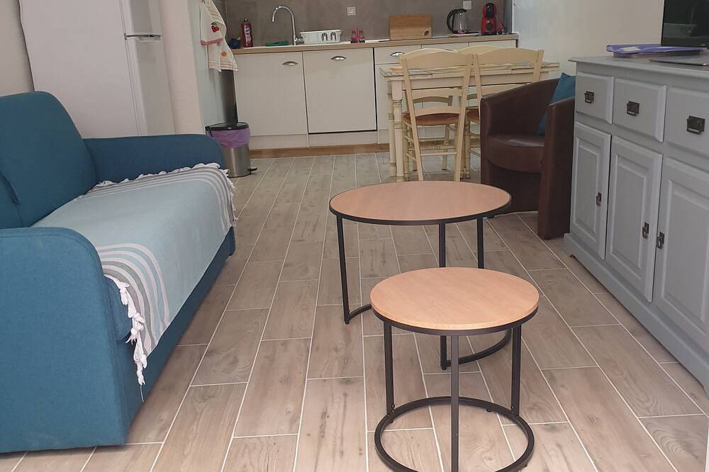 Appartement entier, Charmant T2 classé 3 étoiles situé au centre ville, à 3 kms des plages. in Saint-Laurent-de-la-Salanque, Côte d'Améthyste