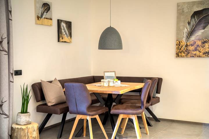 Ferienwohnung für 4 Personen, mit Balkon und Terrasse sowie Whirlpool und Pool in Ritten
