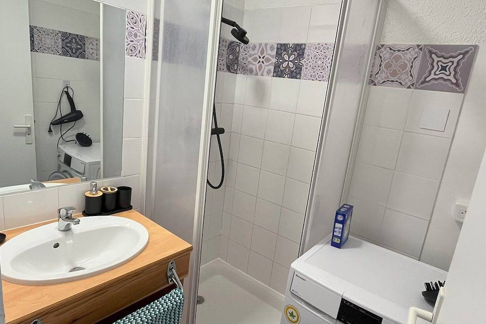 Appartement entier, Joli 2 Pièces, vue montagne et piscine couverte in Bielle (Pyrénées-Atlantiques), Béarn