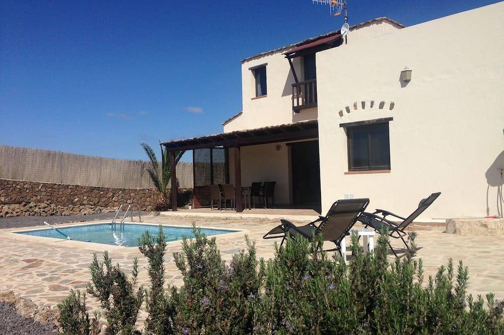 Magnificent house with private pool to enjoy with family and friends in Lajares, La Oliva