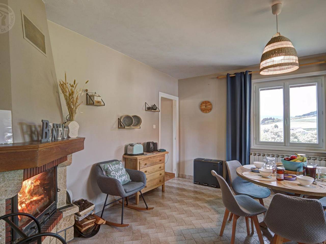 Maison lumineuse avec jardin, garage, jeux extérieurs, animaux acceptés in Saint-Georges-en-Couzan, Montbrison