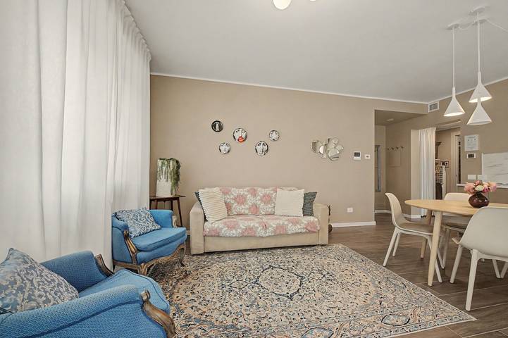 Entire apartment, Apartment 'Elegance & Comfort on Lake Iseo' with Lake View, Wi-Fi & Cooling in Paratico, Franciacorta