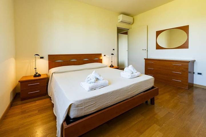 Ganze Wohnung, Guesthost - Bright Apartment with Terrace in Montesilvano Marina, Montesilvano