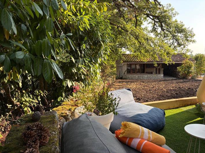 Location de vacances pour 4 personnes, avec Jacuzzi ainsi que Terrasse et Jardin à Esclottes