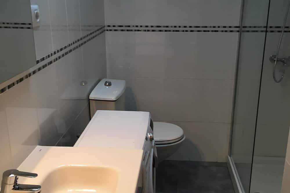 Entire apartment, 1 Bed Apt, Puerto Del Carmen, swimming pool, Wifi, sea views. in Puerto del Carmen, Tías