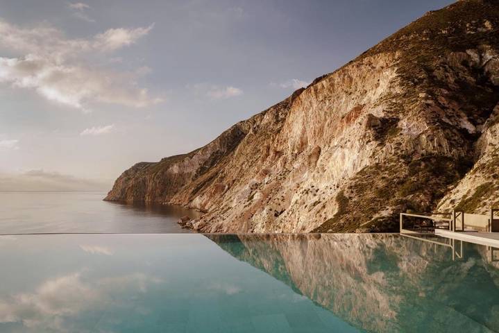 Hotel para 5 personas, con jardín además de piscina y vistas - 1