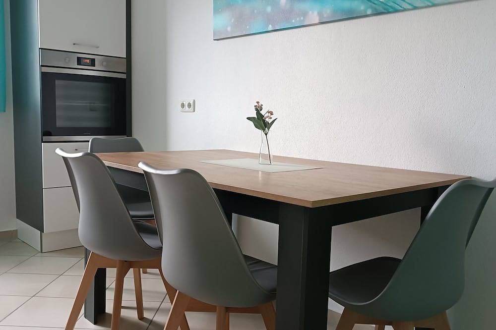 Ganze Wohnung, Ferienwohnung mit Terrasse, neu 2022, Legoland usw. in Kürze erreichbar in Kirchheim in Schwaben, Bayerisch Schwaben