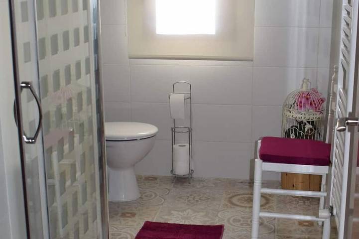 Gîte pour 13 personnes, avec Balcon ainsi que Jacuzzi et Jardin à Barro