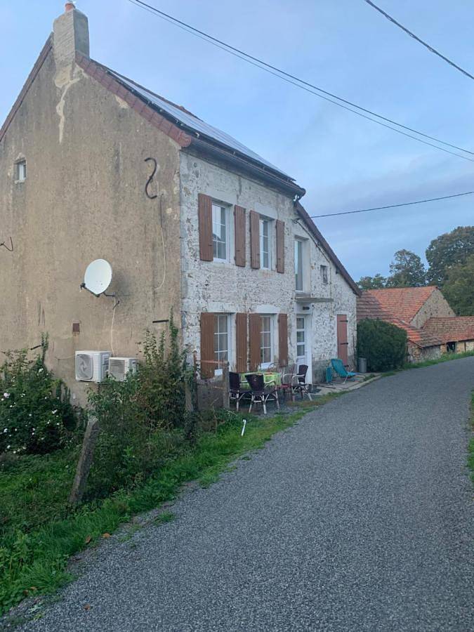 Gîte pour 6 personnes, avec vue et terrasse, animaux acceptés à Busset