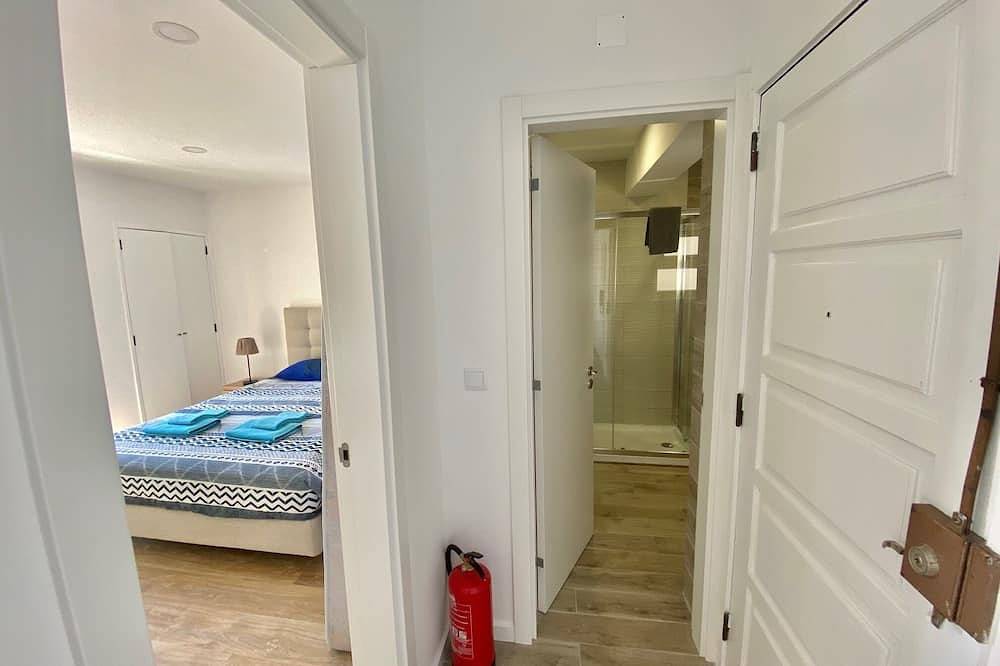 Ganze Wohnung, Wohnung Mit 1 Schlafzimmer. Terrasse Und Balkon Meerblick Vorne. 10 Meter vom Strand entfernt in Praia do Ouro, Sesimbra