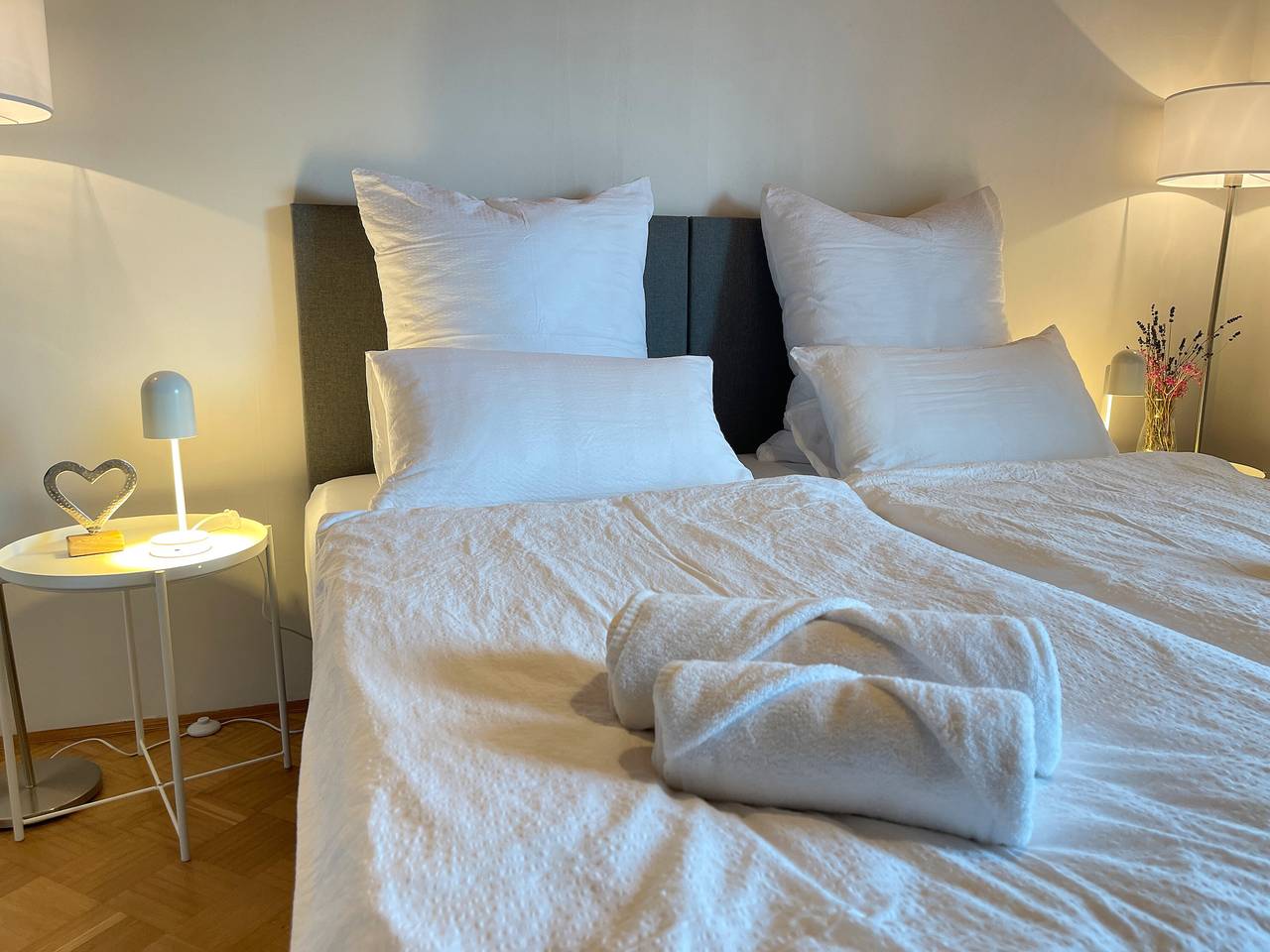 Ganze Wohnung, Ferienwohnung 'Hesselberg-Oase Ferienhof Hüttner' mit Bergblick, privater Terrasse und Wlan in Romantische Straße