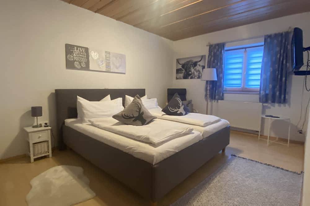 Ferienhaus 80qm, Terrasse, 2 Schlafzimmer, Wohnzimmer, Wlan, Tv, max. 4Personen in Ruhpolding, Bayerische Alpen