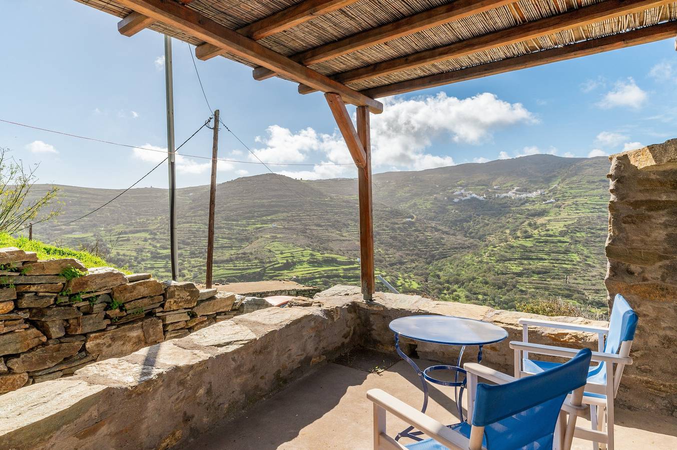 Apartamento inteiro, Apartamento 'Alonaki Tinos Rental' com vista para a montanha, Wi-Fi e ar condicionado in Tinos
