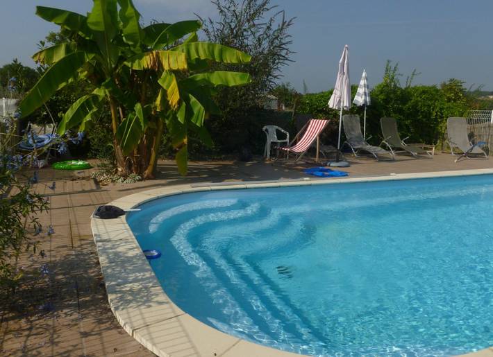 Gîte pour 15 personnes, avec piscine et jardin, animaux acceptés à Coutures