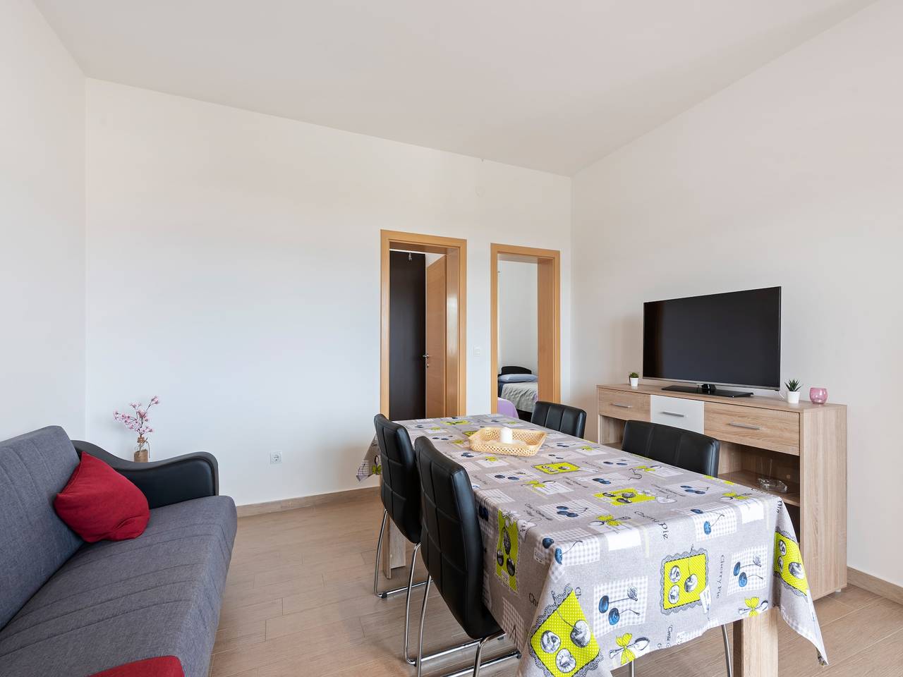 Ganze Wohnung, Nevidane Wohnung in der Nähe des Meeres in Nevidane, Pasman