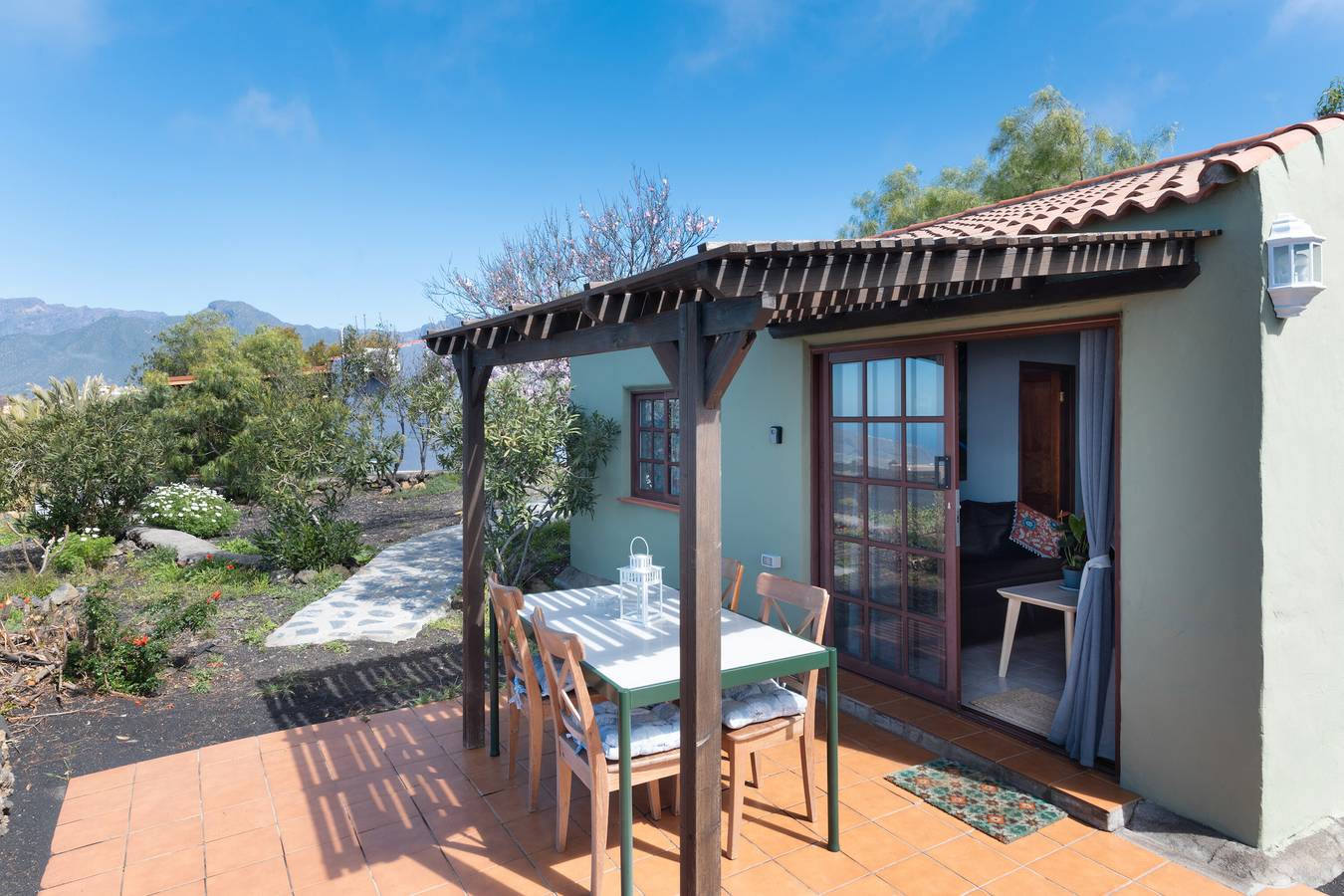 Holiday Home 'El Sueño De Orión' with Mountain View, Wi-Fi and Air Conditioning in Las Manchas, Los Llanos de Aridane