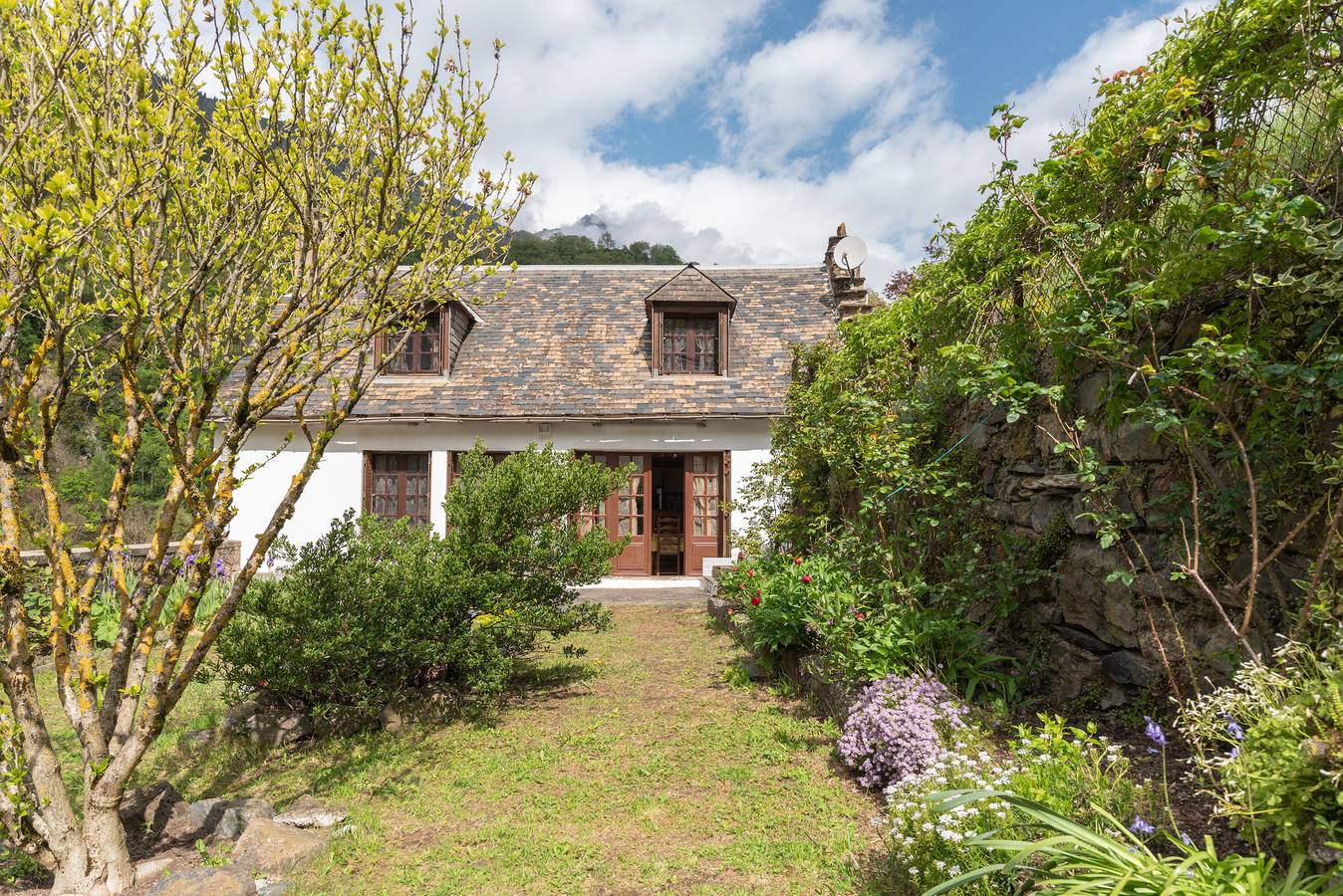 Ferienhaus 'Cottage Au Calme' mit Bergblick, Privater Terrasse und Privatem Garten in Gèdre, Nationalpark Pyrenäen