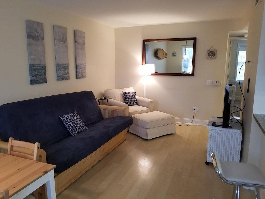 Ganze Wohnung, Cape May Condo Getaway w / Dachterrasse, Parkplätze vor Ort, 1/2 Block zum Strand in Cape May, Cape May County