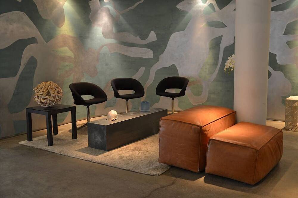 Walk to the Beach from This Tropical Getaway — Free Parking Included in Stadsgewest Haaglanden