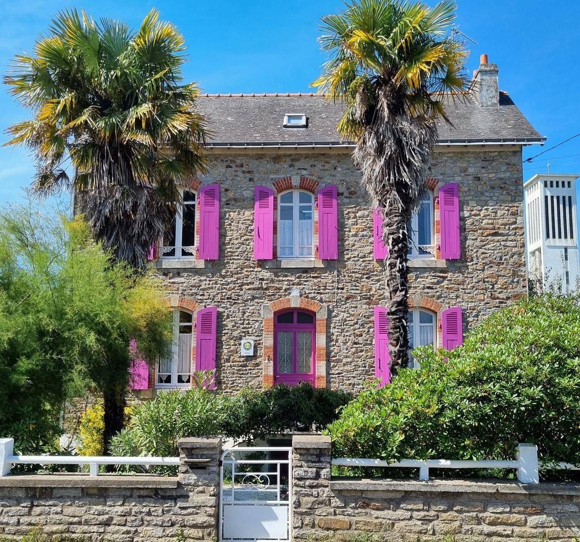 Les Palmiers Roses in Vannes, Côte des Mégalithes