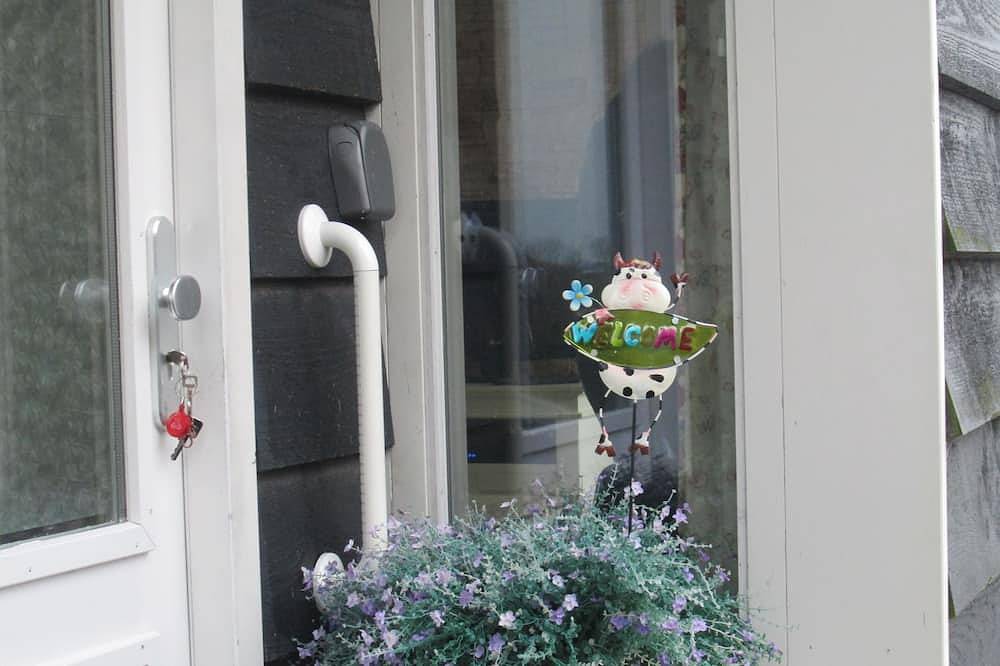 House, with great views over water and farmland, 10 min to Amsterdam in Gouwzee