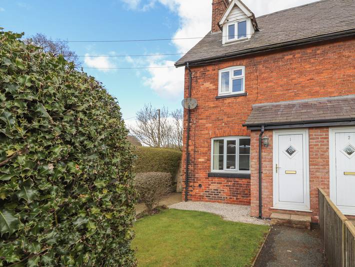 Log cabin for 6 people, with Garden in Delamere