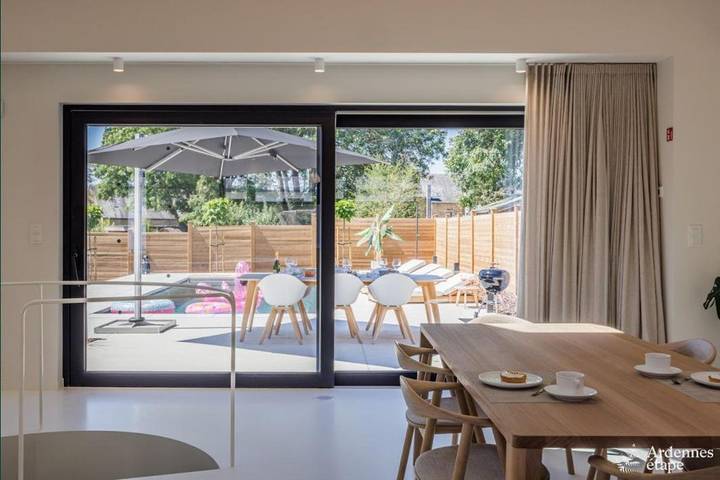 Location de vacances pour 7 personnes, avec piscine et jardin à Chiny
