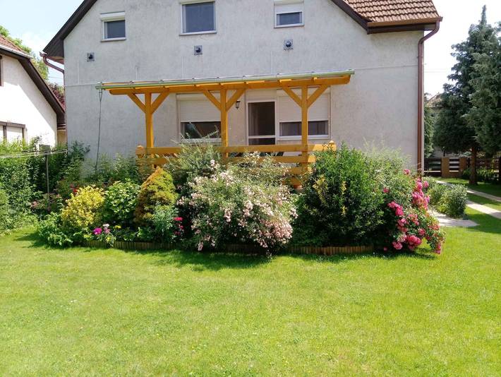 Appartement de vacances entier, Appartement de vacances avec climatisation, balcon et jardin avec mobilier de jardin in Balatonszárszó, Rive sud du lac Balaton