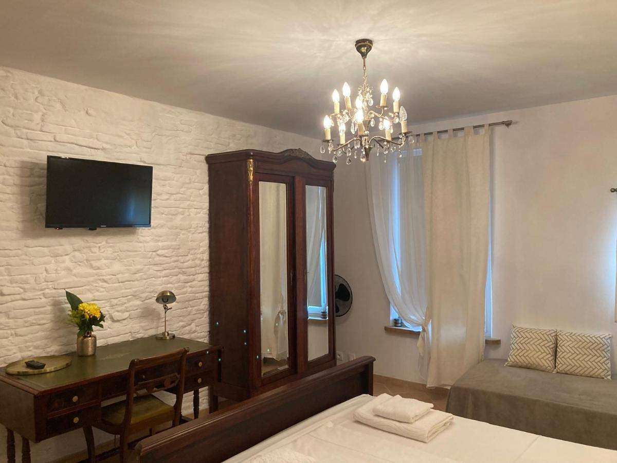 Triple Room in Saint-Nicolas-de-la-Grave, Tarn-et-Garonne