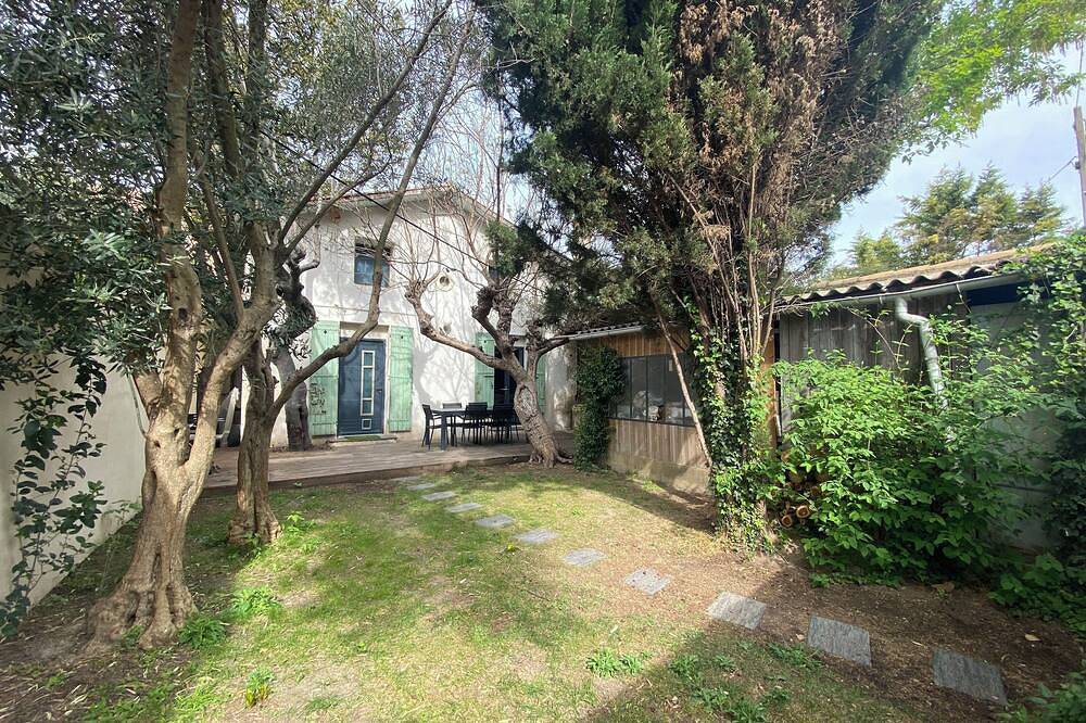 Maison Avec Terrasse et Jardinet Ombragés à 10mn à Pied du Centre Historique in Avignon, Vaucluse