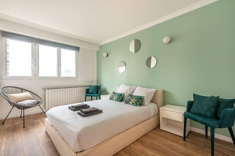 Entire apartment, Luxury apartment with Eiffel Tower view - Defense in Puteaux, Hauts-de-Seine