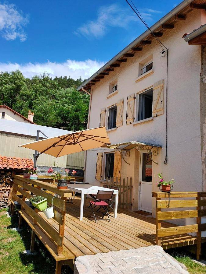 Location de vacances pour 10 personnes, avec vue et jardin à Bas-en-Basset - 4