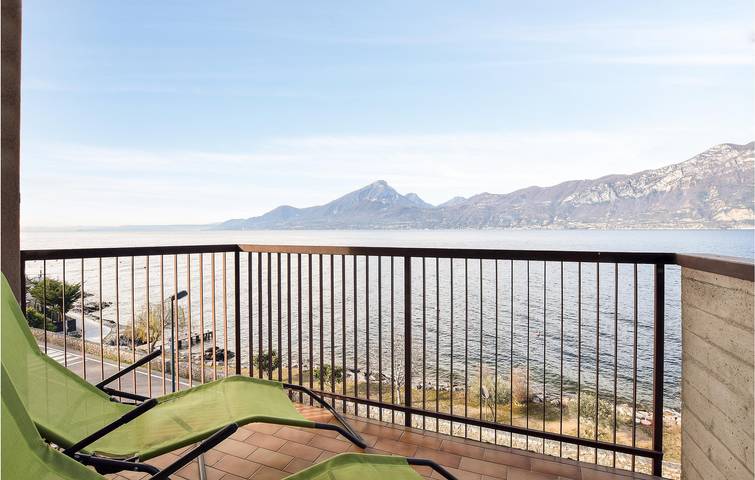 Gîte pour 4 personnes, avec vue sur le lac et terrasse, adapté aux familles à Brenzone - 3