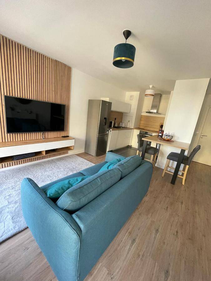 Appartement entier, Superbe T2 proche de la Gare Rer Tgv Massy Palaiseau in Massy, Essonne