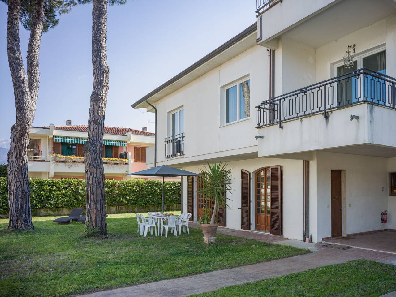 Ganze Wohnung, Grande Appartamento in Marina di Massa, Massa