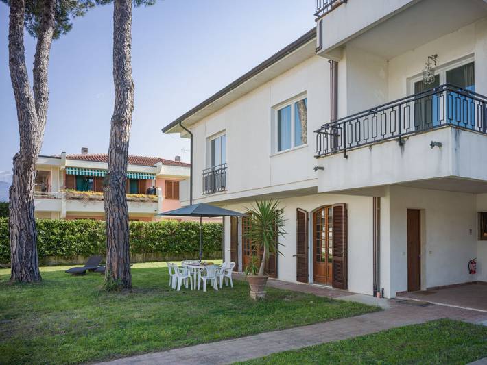 Vakantiewoning voor 4 personen, met tuin in Marina di Massa