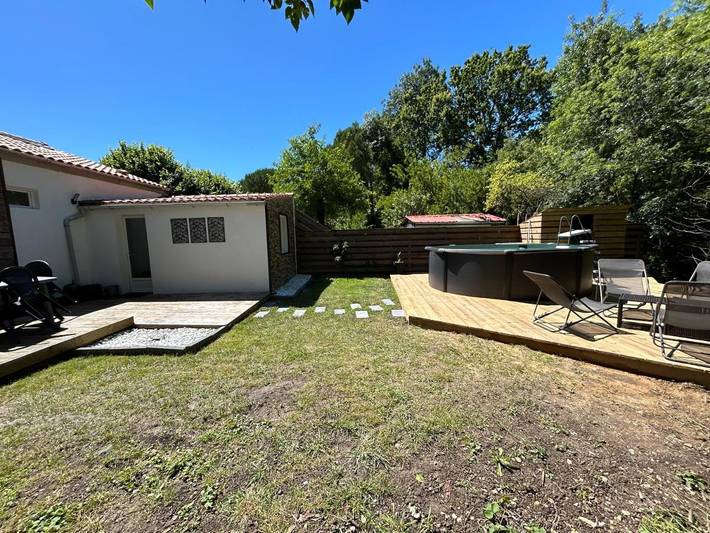 Location de vacances pour 6 personnes, avec jardin ainsi que piscine et terrasse à Salles-sur-Mer - 3