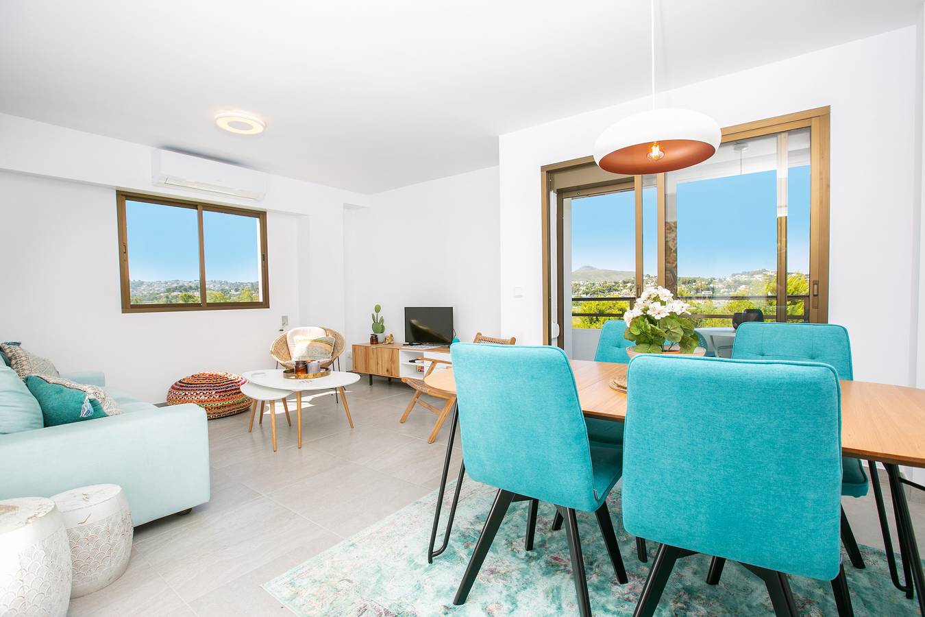 Apartamento entero, Apartamento 'Tamarinda' con piscina compartida, Wi-Fi y aire acondicionado in Playa del Arenal, Jávea