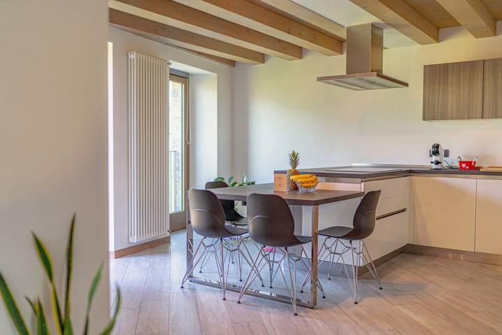 Appartamento intero, Orizzonte Verde - Modern Suite con giardino, idromassaggio e vista Valtellina in Mantello (Italia), Alpi del Bernina