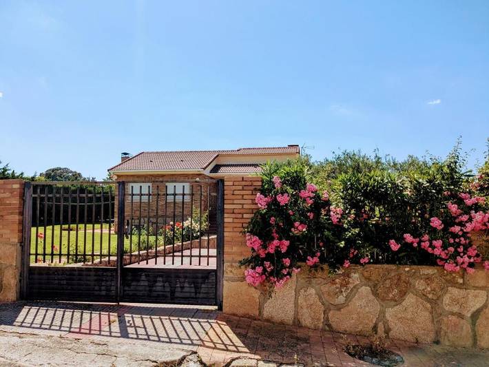 Location de vacances pour 8 personnes, avec jardin et piscine, animaux acceptés à Escalona - 2