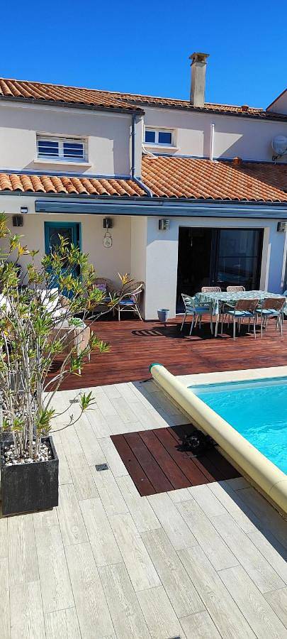 Location de vacances pour 6 personnes, avec jardin et piscine à Arces - 3