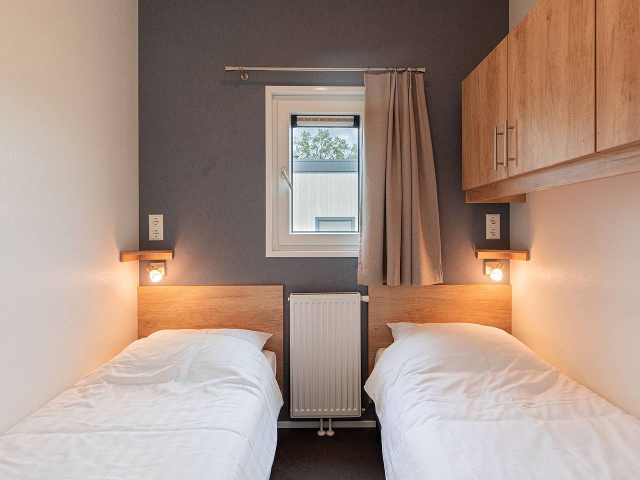 Chalet by Beach and Harbor with Terrace in Bergen (Limburg), De Maasduinen National Park