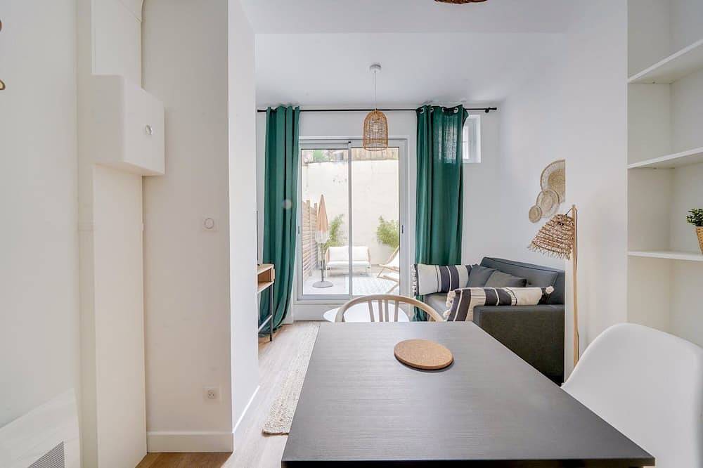 Entire apartment, Beautiful apartment Bordeaux with terrace in Bordeaux, Bordeaux region