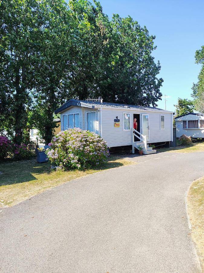 Camping for 6 people, with Garden and Pool as well as View in Chichester (District)