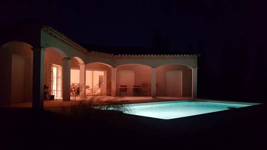 Location de vacances pour 6 personnes, avec terrasse et piscine à Jonquières-Saint-Vincent - 3