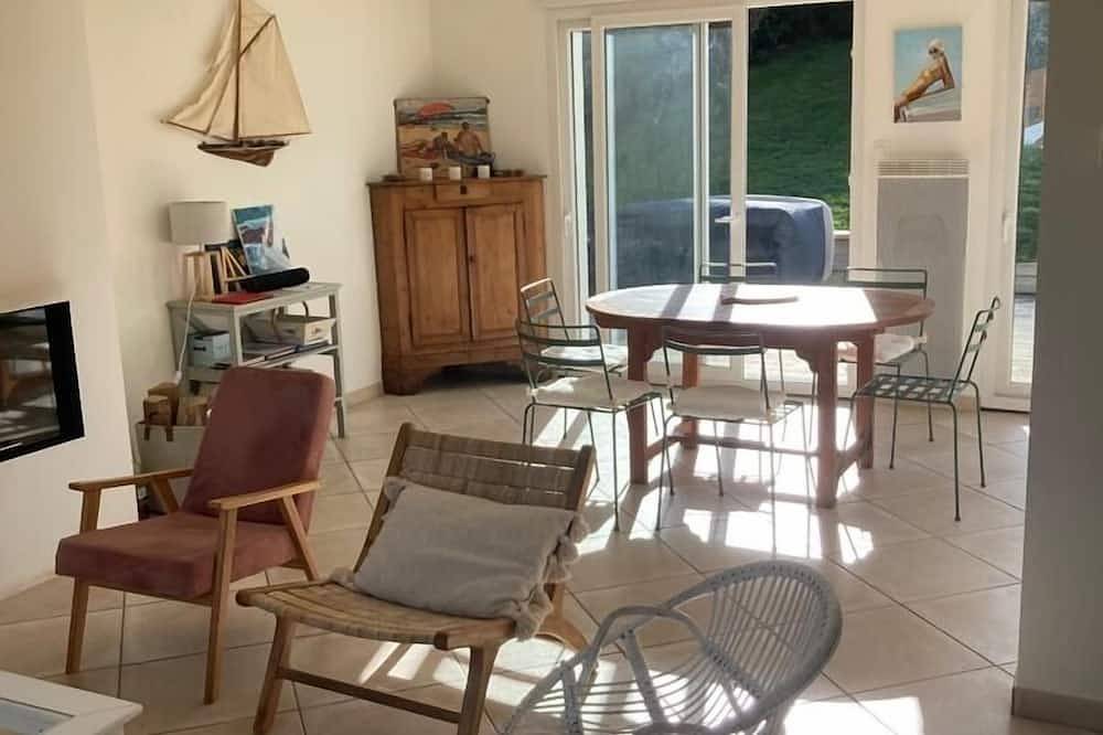 House surrounded by a garden, 5 mns walk from the beach. Saturday to Saturday. in Wissant, Boulogne-sur-Mer region