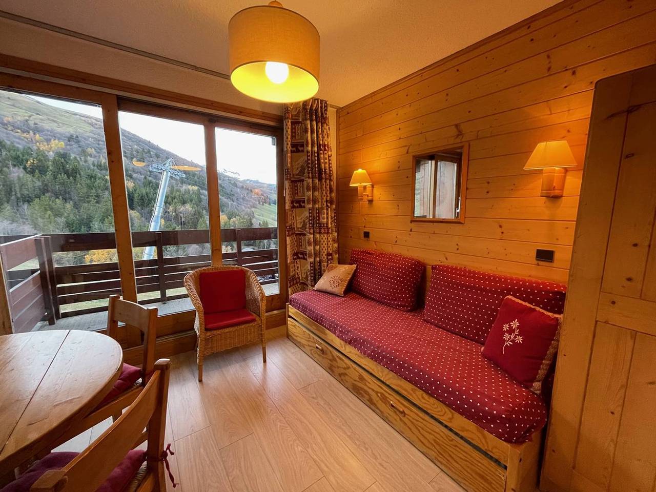 Apartamento entero, Estudio acogedor para 2 pers. con balcón, a pie de pistas en Valmorel in Valmorel, Les Avanchers-Valmorel