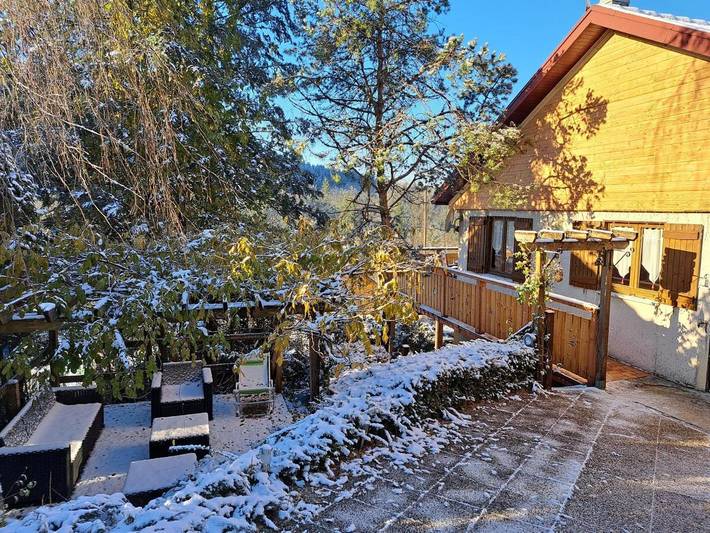 Location de vacances pour 8 personnes, avec jardin et vue à Doucier - 3